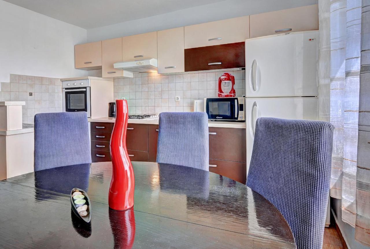 Lina Apartment Pula Ngoại thất bức ảnh