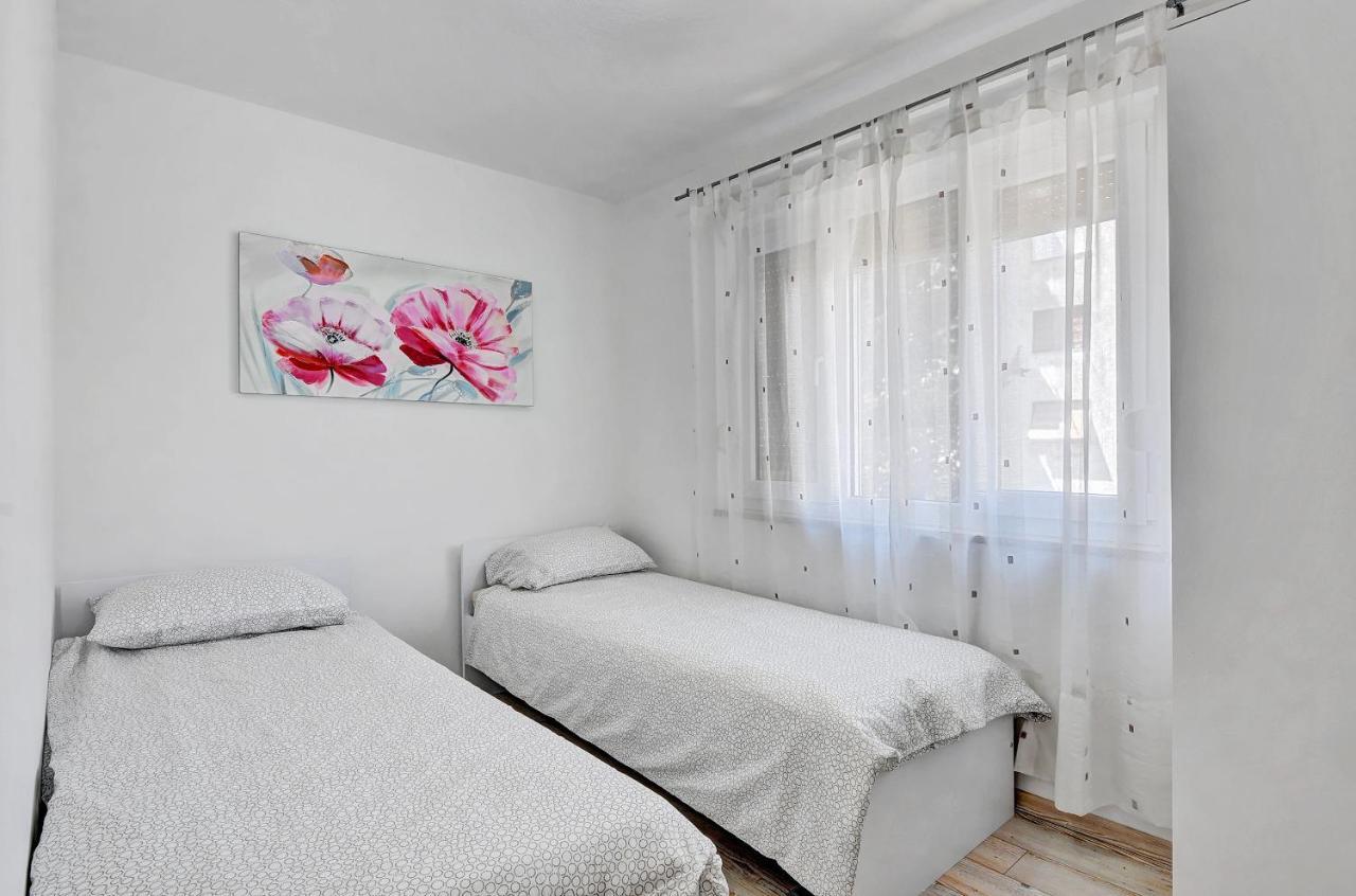Lina Apartment Pula Ngoại thất bức ảnh